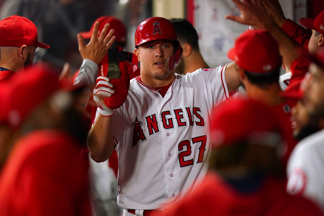 Con 27 años, ha ganado cinco veces el Bate de Plata, ha estado en seis All Star Game y ha sido nombrado dos veces (2014 y 2016) como MVP en la MLB. En 2018 estuvo nominado.