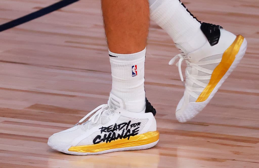 Los jugadores lucen distintas marcas y diseños de calzado en este regreso de la NBA dentro de la burbuja en Orlando.