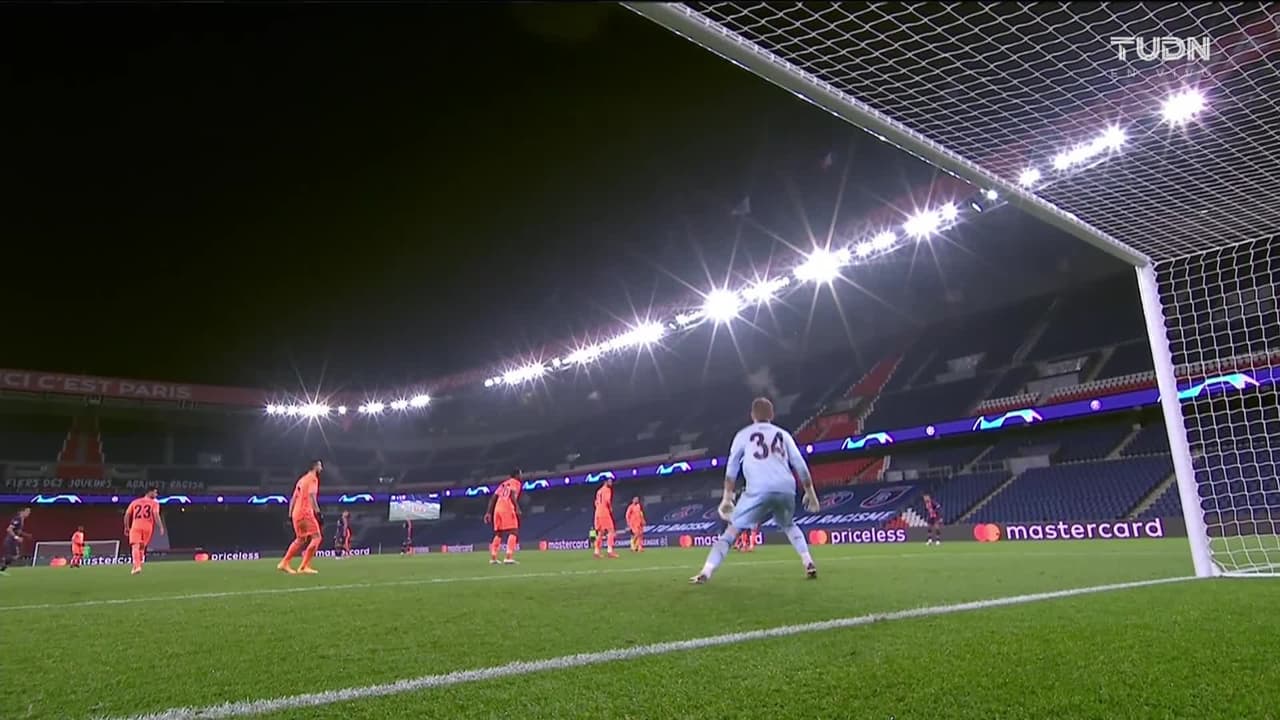 ¡TIRO ATAJADO! disparo por Neymar.