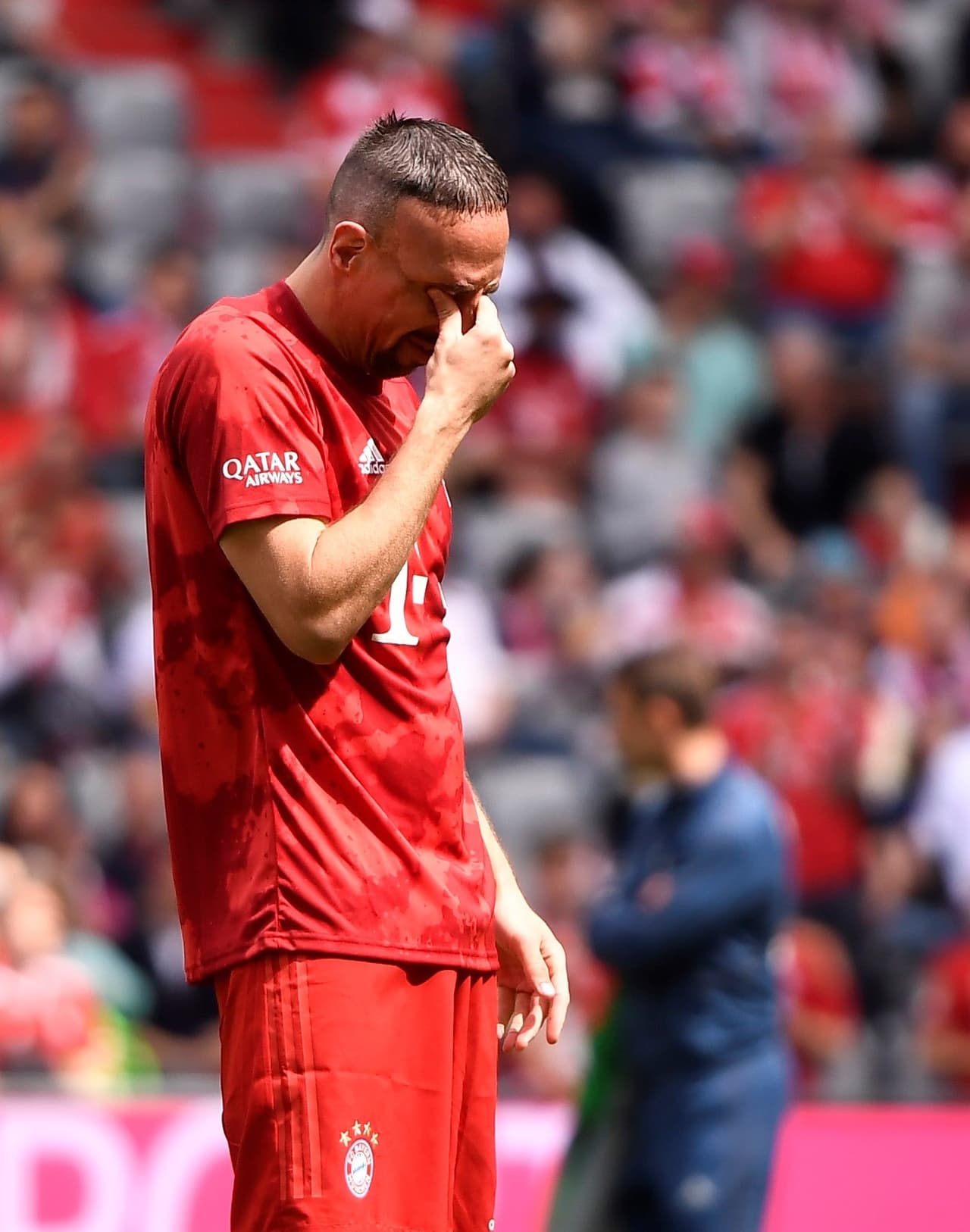 El último partido de Franck Ribery y Arjen Robben con Bayern Munich fue la oportunidad para rendir homenaje a dos cracks que brillaron con el club. Emotiva despedida.