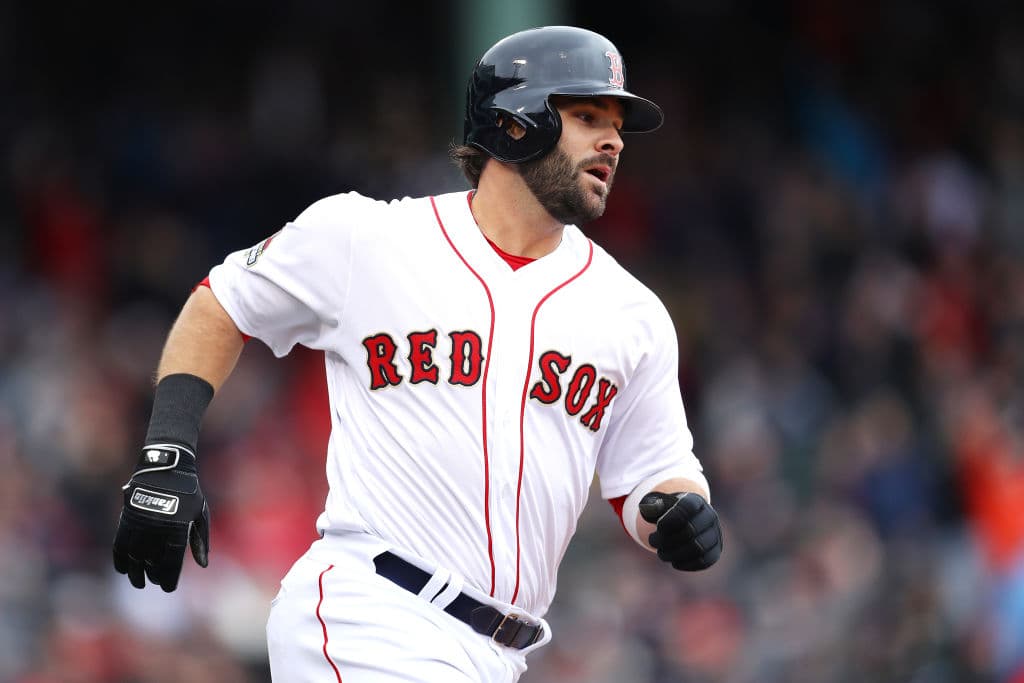 Todo parecía tener un buen comienzo cuando Mitch Moreland conectó un jonrón por el jardín derecho sin gente en base en el primer episodio para poner adelante 1-0 a los Red Sox.