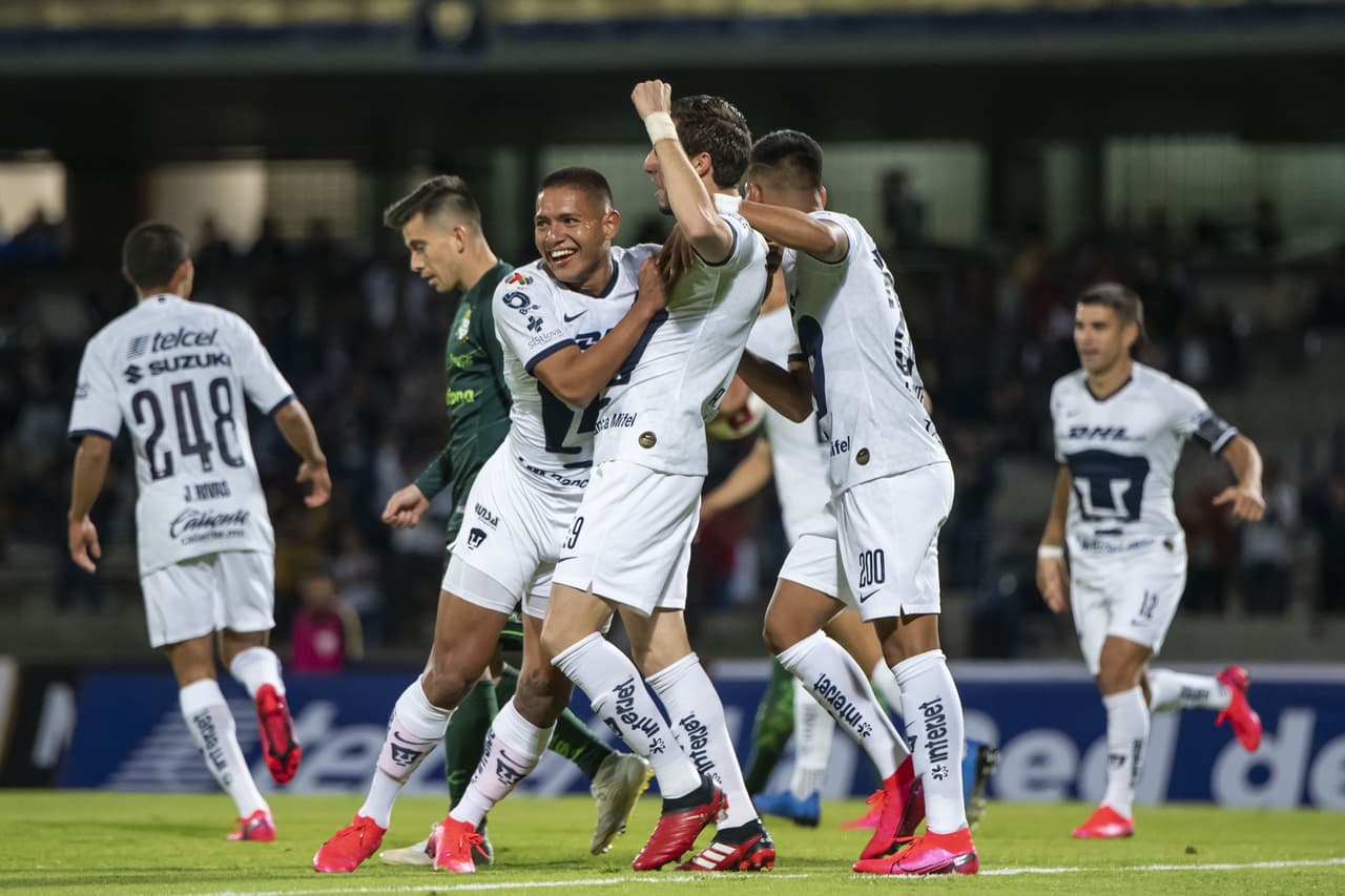 Con goles de Alejandro Mayorga y Juan Dinenno, Pumas le gana 2-1 a Santos, pero no les alcanza para meterse en la siguiente ronda y quedan eliminados.