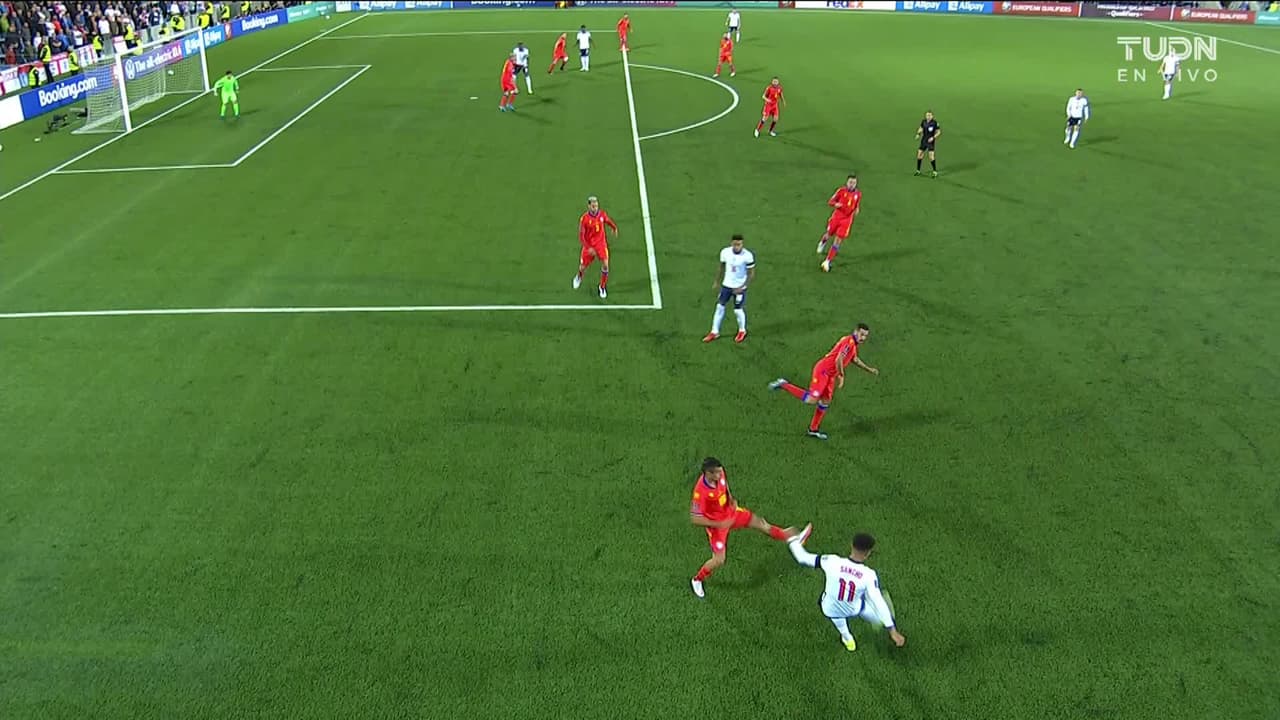 ¡GOL!  anota para Inglaterra. Tammy Abraham