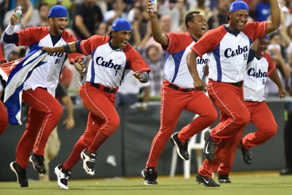 Cuba ganó hoy su primera Serie del Caribe de Béisbol en 55 años después de que el club Vegueros de Pinar del Río venciera 3-2 a los Tomateros de Culiacán mexicano en el estadio Hiram Bithorn de San Juan.
