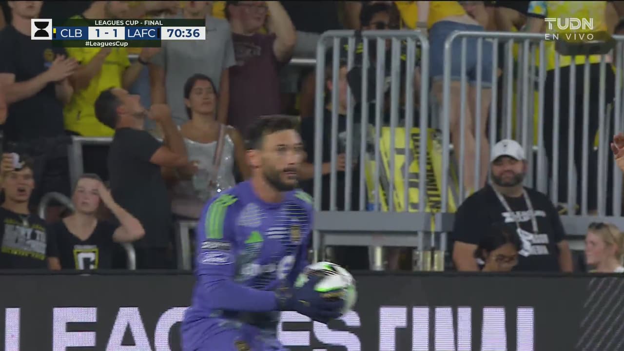 ¡A manos de Lloris! Hernández y Ramírez se combinaron, sin suerte