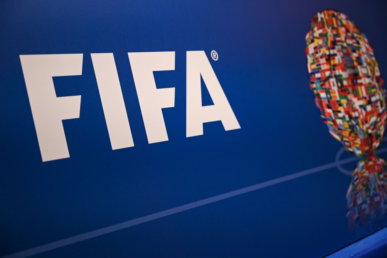 FIFA prolonga suspensión a directivo acusado de violación a menores