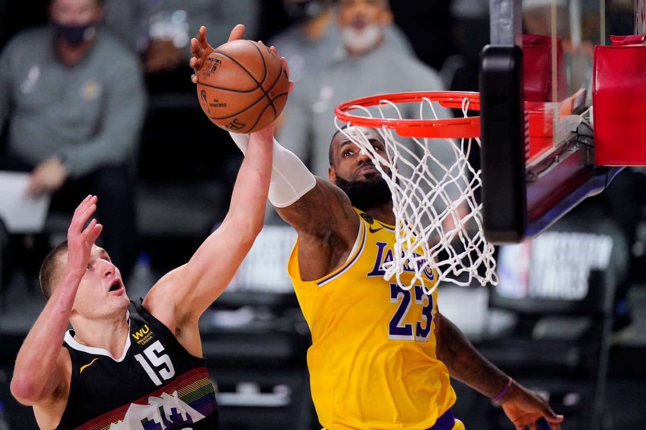 Anthony Davies vuelve a superar los 30 puntos en la victoria 114-108 de los Lakers sobre los Nuggets.