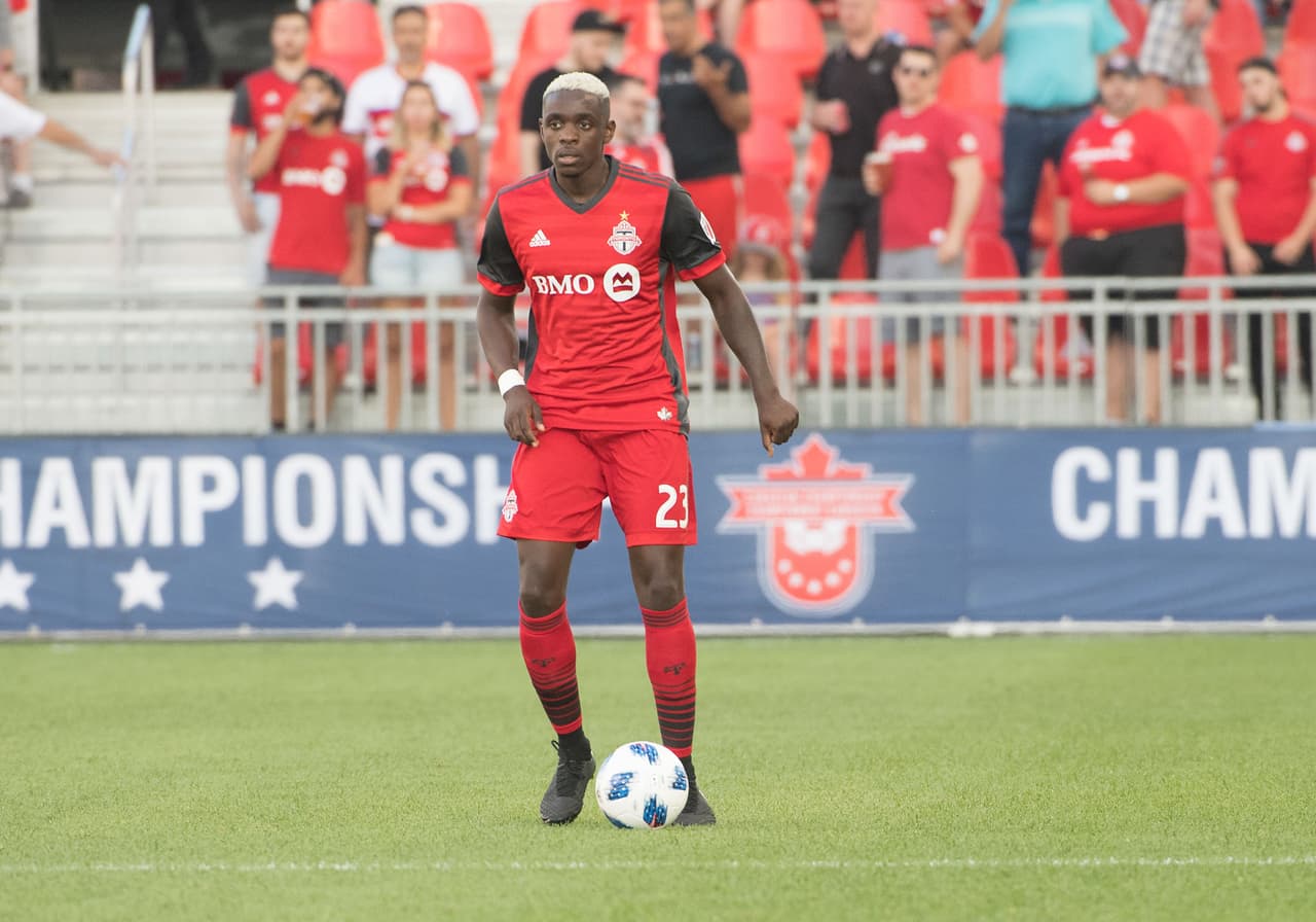 Toronto FC comienza a recuperar piezas y se ilusiona con recortar distancia y entrar a los Playoffs. El defensor Chris Mavinga fue figura en el triunfo 3-0 ante Chicago Fire. (USA Today Images)