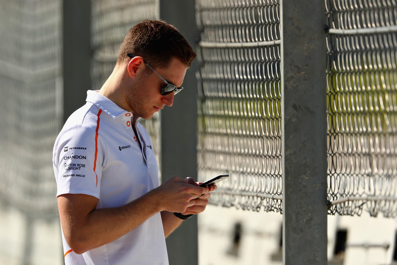 <b>McLaren F1 Team: </b>44. Stoffel Vandoorne. Nació en Kortrijk (Bélgica) el 26 de marzo de 1992 (25 años). Llegó a la F1 en 2016. Mejor puesto final: 16 (2017). Mejor puesto en carrera: 7 (2 veces).