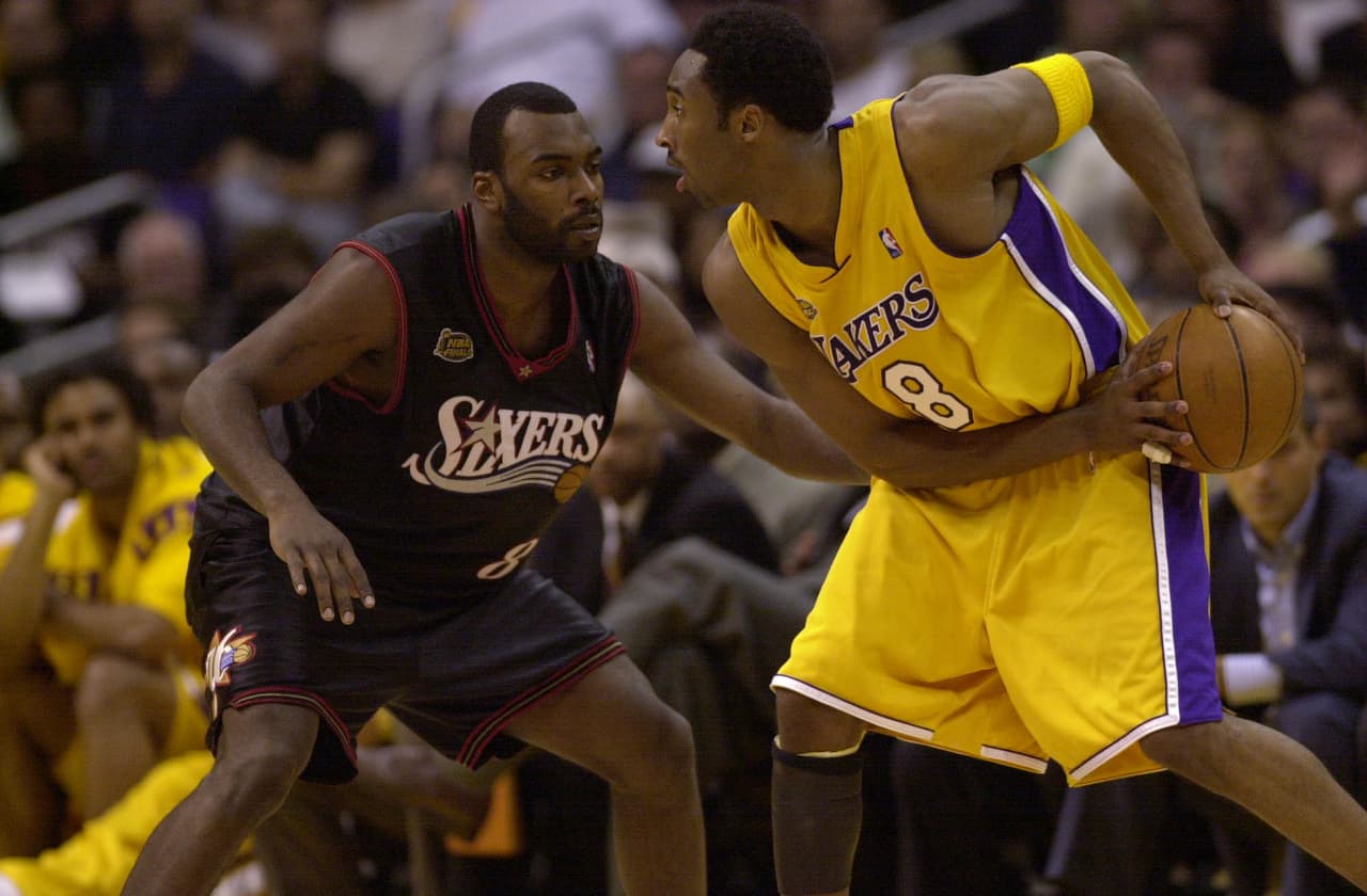 Un año más tarde, Kobe volvió a las Finales NBA, esta vez para medirse a los Sixers de Filadelfia, equipo al que derrotaron en cinco juegos para que el 'Black Mamba' sumara su segundo cetro.