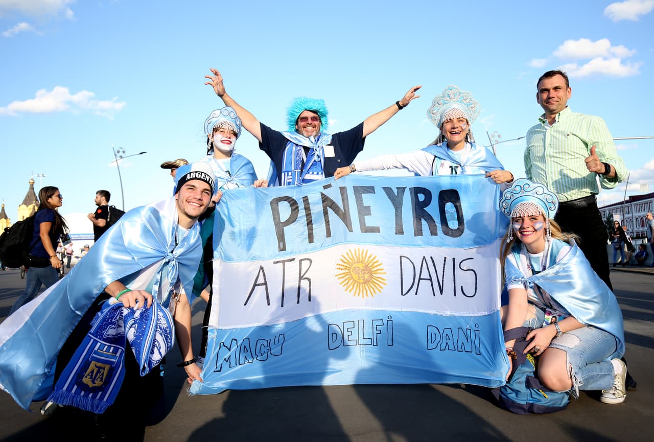 Los fanáticos de Argentina se aferran a la capacidad de Lionel Messi en su duelo contra Croacia, cuyos hinchas también hacen parte del colorido en el segundo partido de ambos equipos en Rusia 2018.