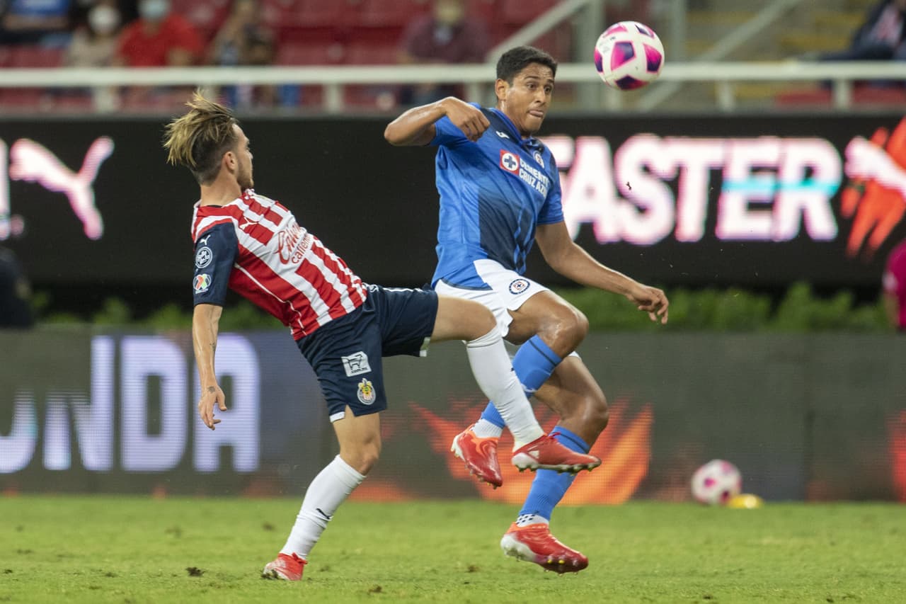El Guadalajara rescató un empate de último minuto ante Cruz Azul que dejó ir la posibilidad de meterse entre los cuatro mejores.