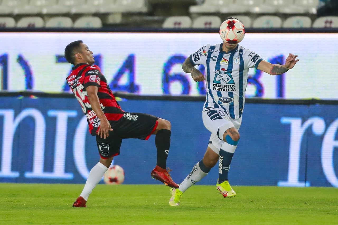 Pachuca perdonó a Xolos y hasta se dio el lujo de fallar un penal por conducto de Nico Ibáñez. El punto le alcanzó para recuperar el liderato por la diferencia de goles.