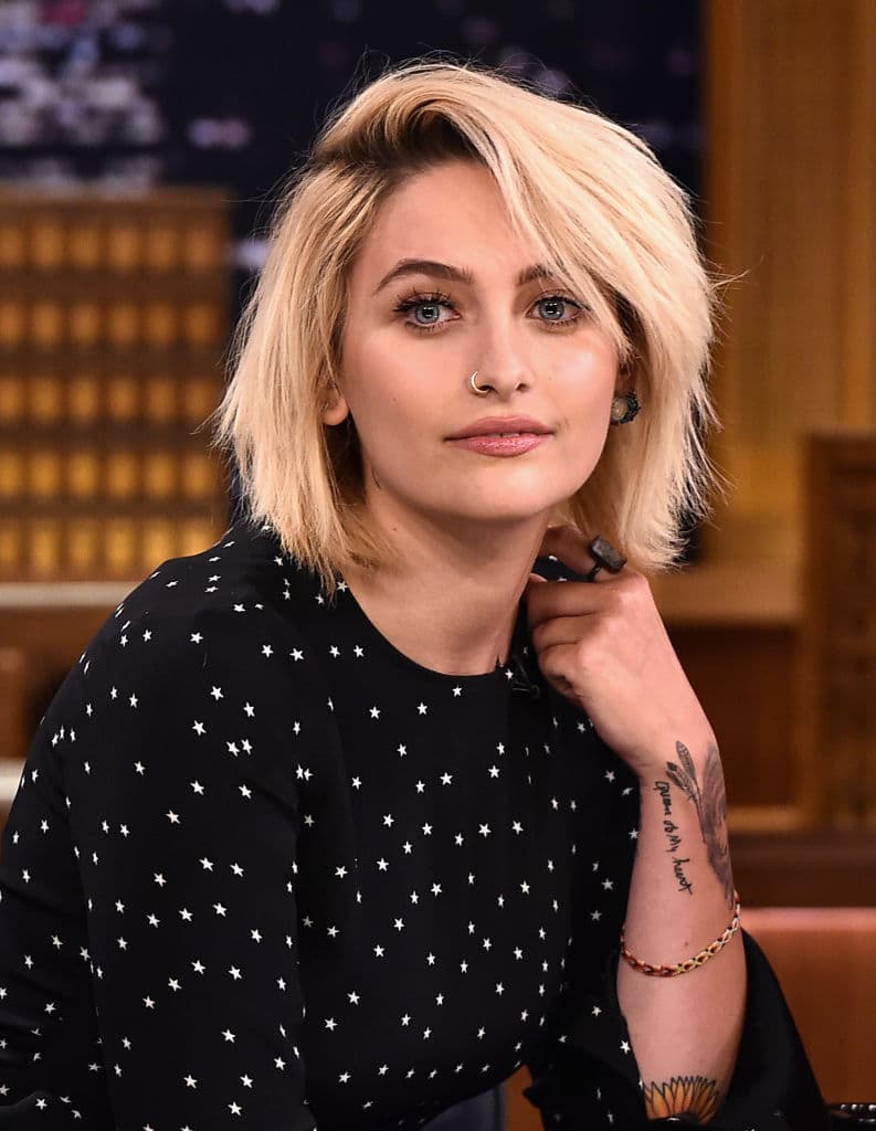 Paris Jackson lanzó su álbum debut como solista "Wilted" en noviembre.