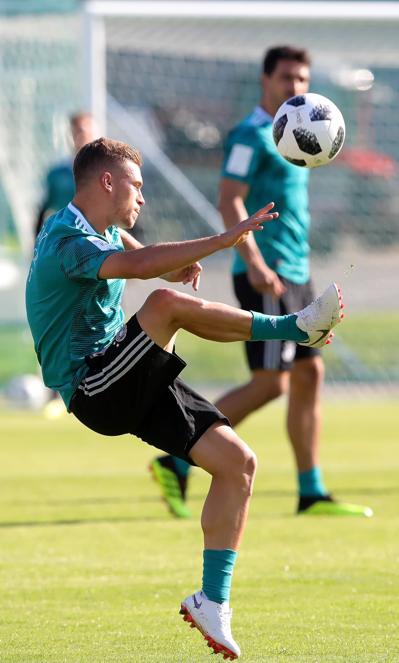 Alemania ha realizado un intenso trabajo de posesión de balón, la misma con la que busca dominar los ataques de México.