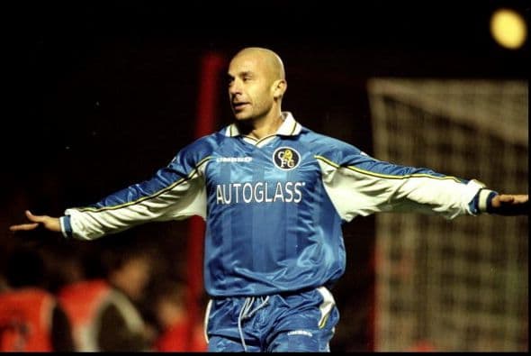 El conjunto ‘Blue’ decidió repetir la fórmula nuevamente con el jugador Gianluca Vialli y tuvieron un éxito rotundo. En tan solo dos años, el italiano se adjudicó una Recopa de Europa, una Supercopa de Europa, una Copa de la Liga y una Charity (antes Community Shield).