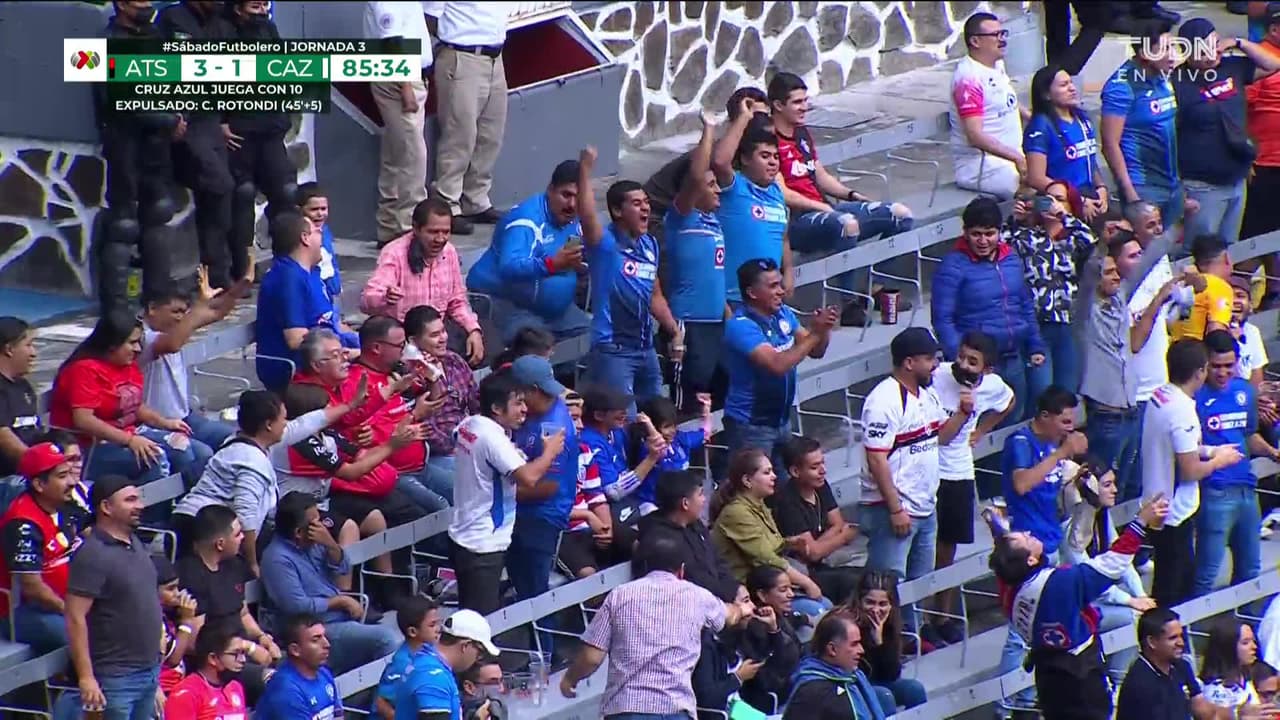 ¡GOL!  anota para Cruz Azul. Christian Tabó