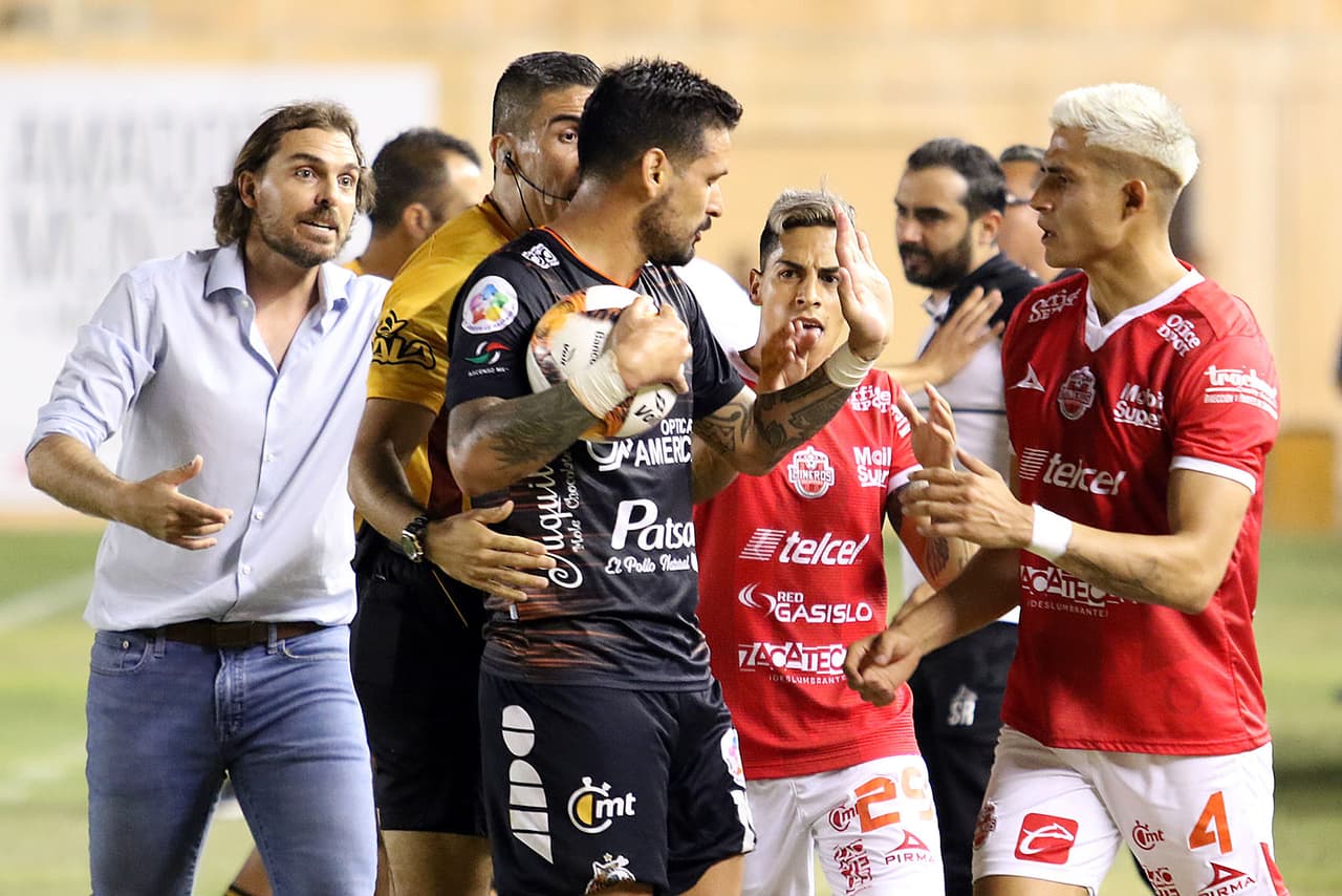 Luego de esta jugada, Malán le dio un cabezazo a Heriberto Aguayo y el charrúa fue expulsado a los 42 minutos, apenas dos después de que lo habían amonestado Dejó a Alebrijes en desventaja numérica largo rato.