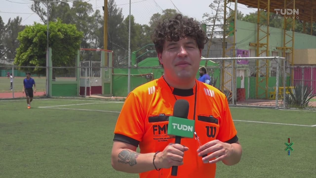 Ojitos de Huevo, el primer árbitro de futbol ciego