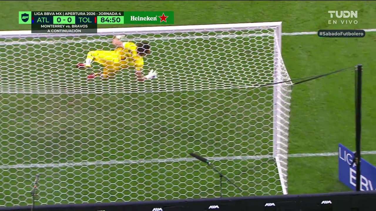 ¡Óscar Jiménez salva al Atlante con espectacular atajada!