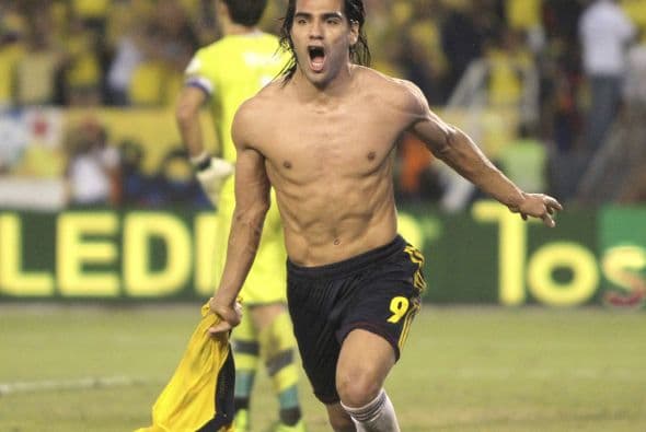 Colombia tiene sus esperanzas en que Radamel Falcao juegue el Mundial y no solo por sus goles sino, ¿quién va a defenderlos en nuestro conteo?Más de ¡Golazo Extra!