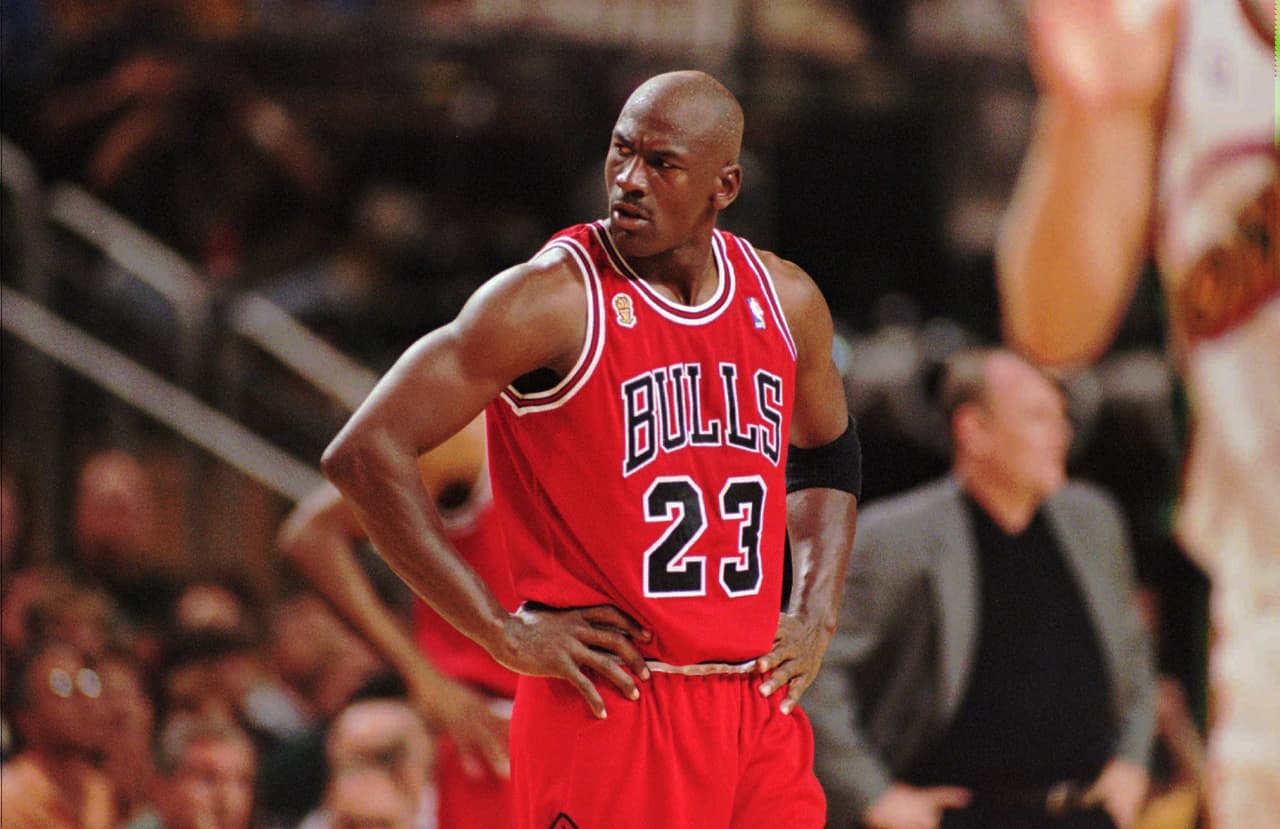 Fue en 1995 cuando regresó a las canchas de basketball y consiguió volver a repetir un tricampeonato con los Bulls.