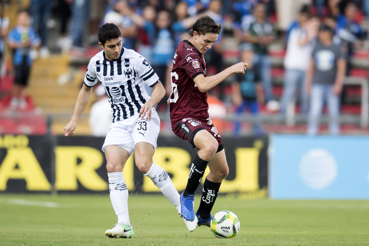 Gallos Blancos logró tener el contról del balón durante los primeros minutos del cotejo.