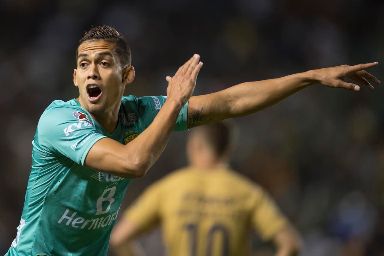 "El Rifle" Andrade ya es protagonista recurrente de esta sección. Si uno fuera malpensado,
<a href="http://www.univision.com/deportes/futbol/liga-mx/andres-andrade-falla-el-2-0-de-manera-increible-video#rel" target="_blank">se creería que Andrade con sus fallas</a> le está haciendo la cama a Torrente.