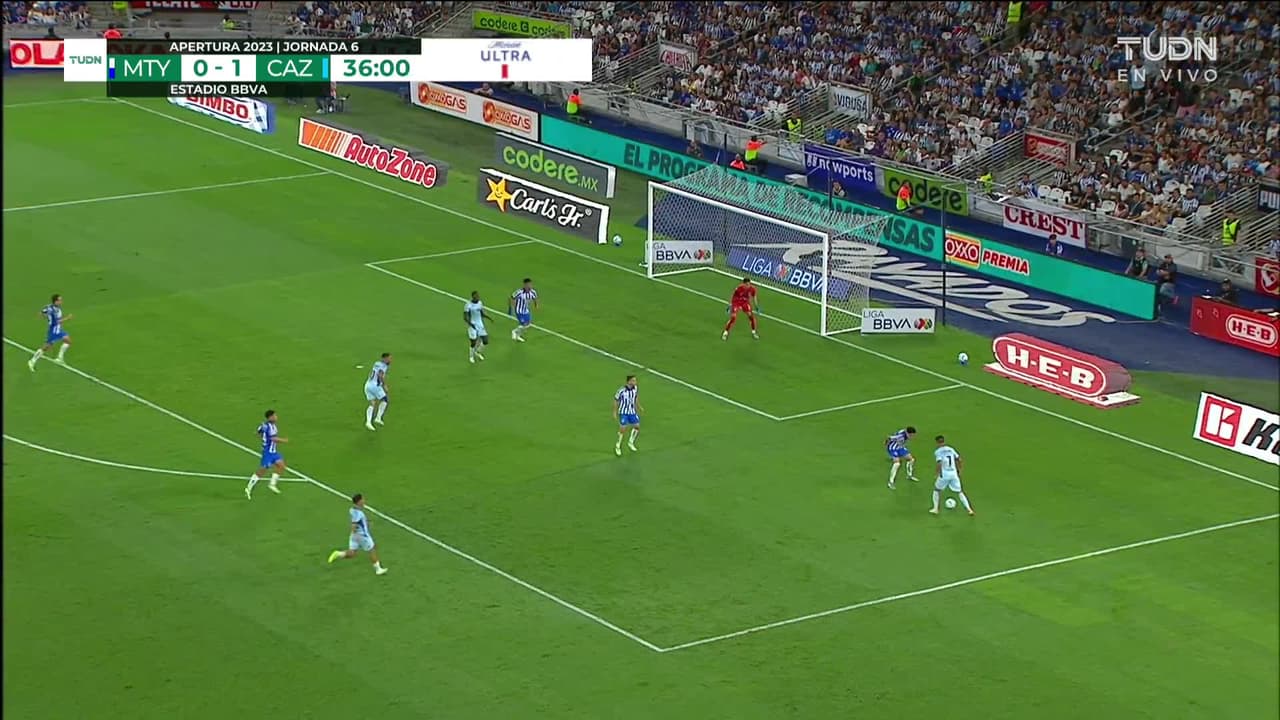 ¡TIRO ATAJADO! disparo por Moisés.