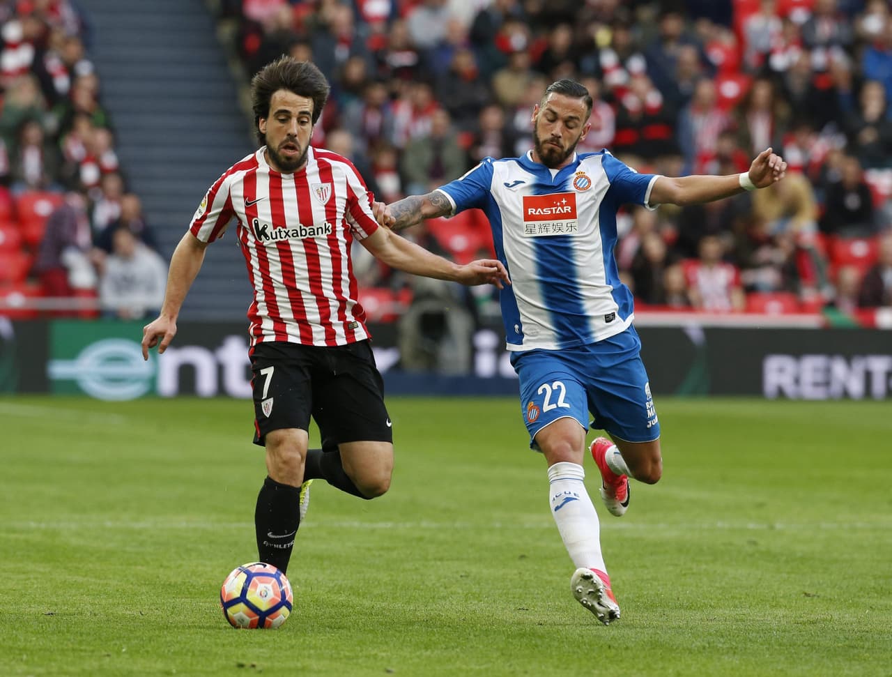 En cuanto a las acciones, el partido fue todo del Athletic Club de Bilbao de principio a fin sin dejar opciones de remontar al conjunto visitante. Beñat (Bilbao) y Álvaro Vázquez (Espanyol) en un duelo por la pelota.