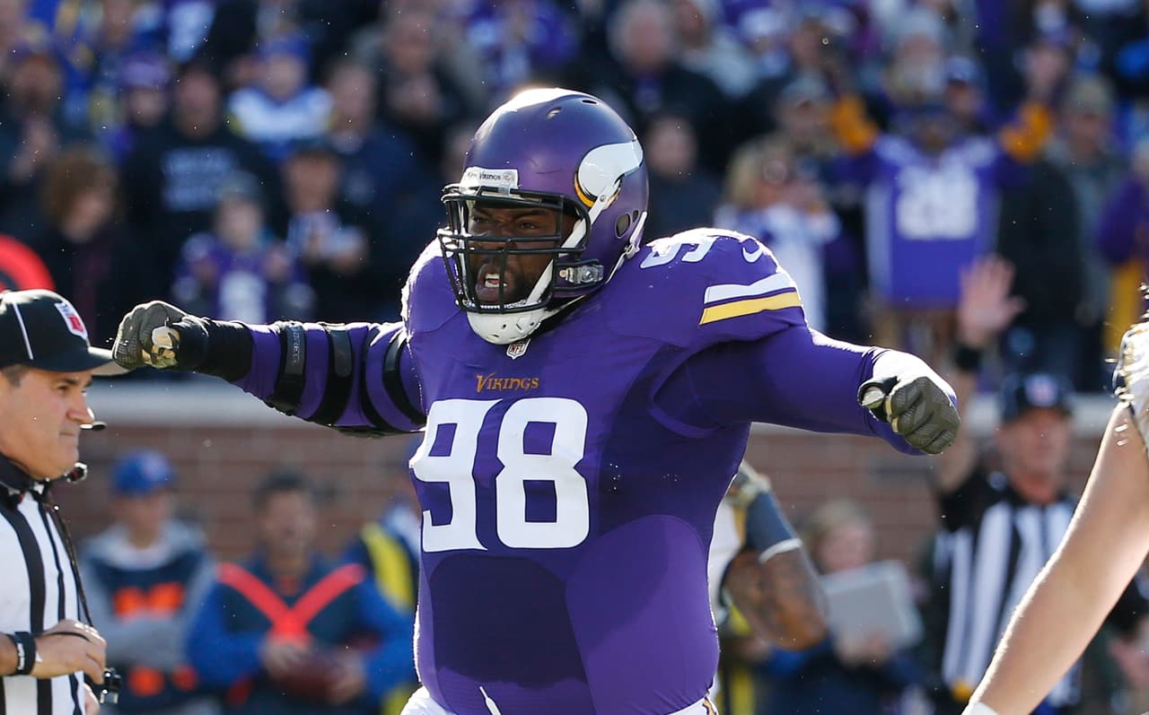 76 / LINVAL JOSEPH - DT - MINNESOTA VIKINGS - Lleva 6 temporadas en la NFL, llegó a New York Giants en 2010 donde jugó 4 campañas. A partir de 2014 es parte de Minnesota Vikings donde ja jugado con regularidad sin ser muy espectacular. El año pasado tuvo 56 tackleadas, cifra que le alcanza para ser el noveno mejor de los Vikings, apenas registró media captura.