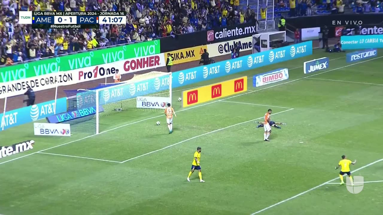 ¡GOL!  anota para América. Álex Zendejas