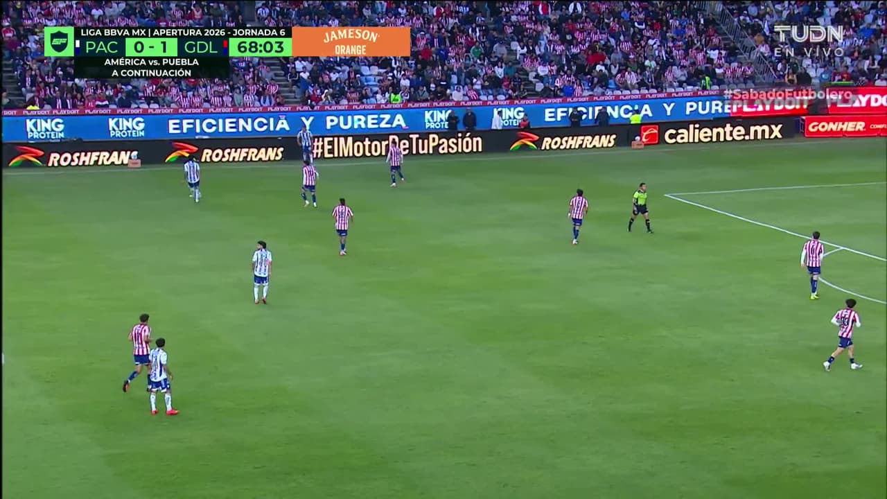 ¡TIRO ATAJADO! disparo por Salomón Rondón.