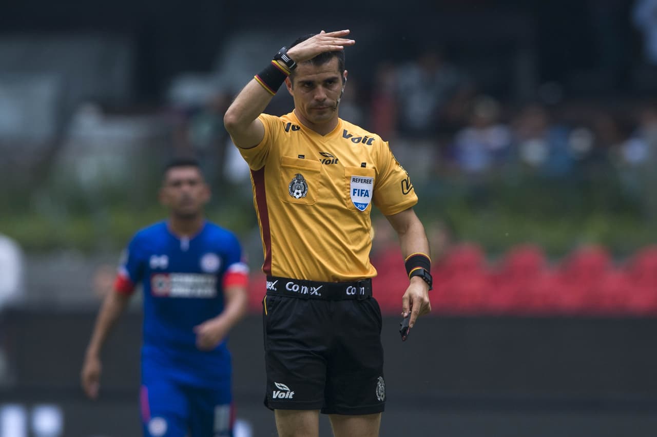 <b>Lo peor: </b>el arbitraje del encuentro entre Cruz Azul y Monterrey dejó mucho que desear, la buena noticia es que a partir de la siguiente jornada entra en funcionamiento el VAR.