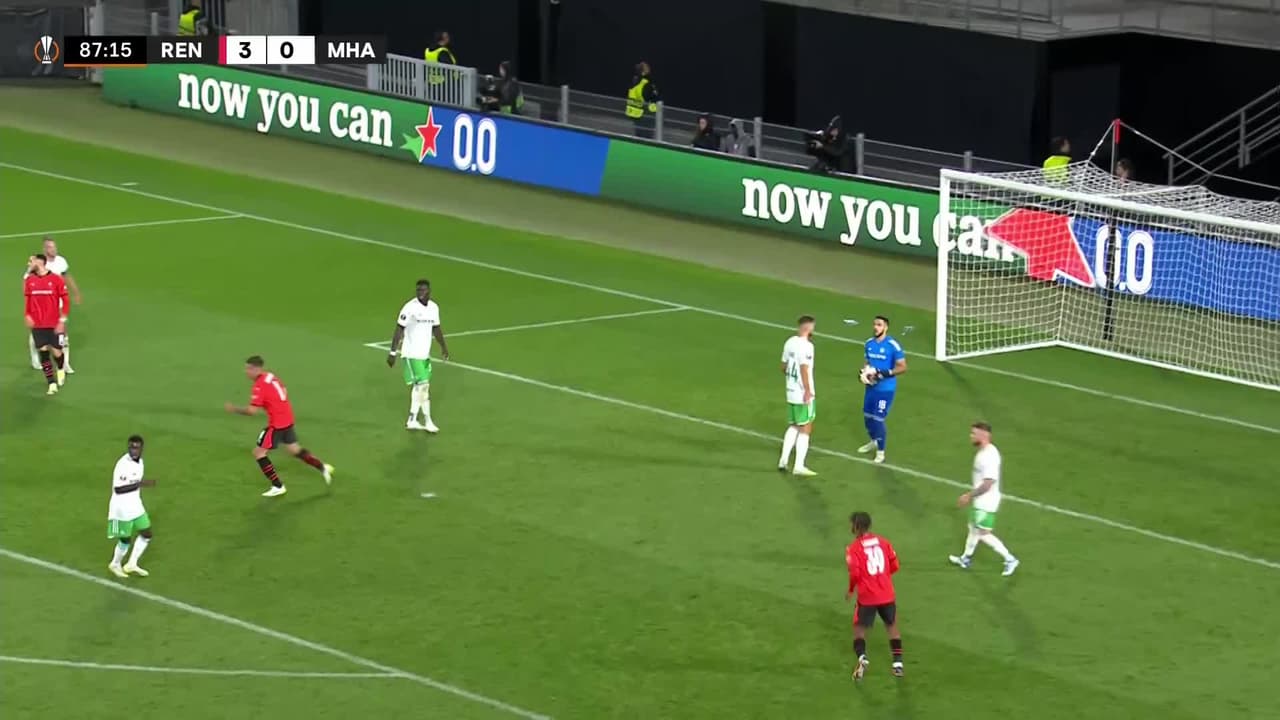 ¡TIRO ATAJADO! disparo por Désiré Doué.