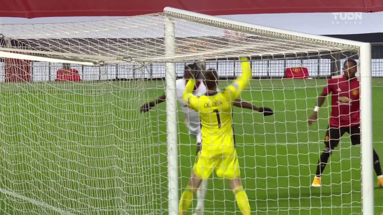 ¡TIRO ATAJADO! disparo por Ibrahima Konaté.