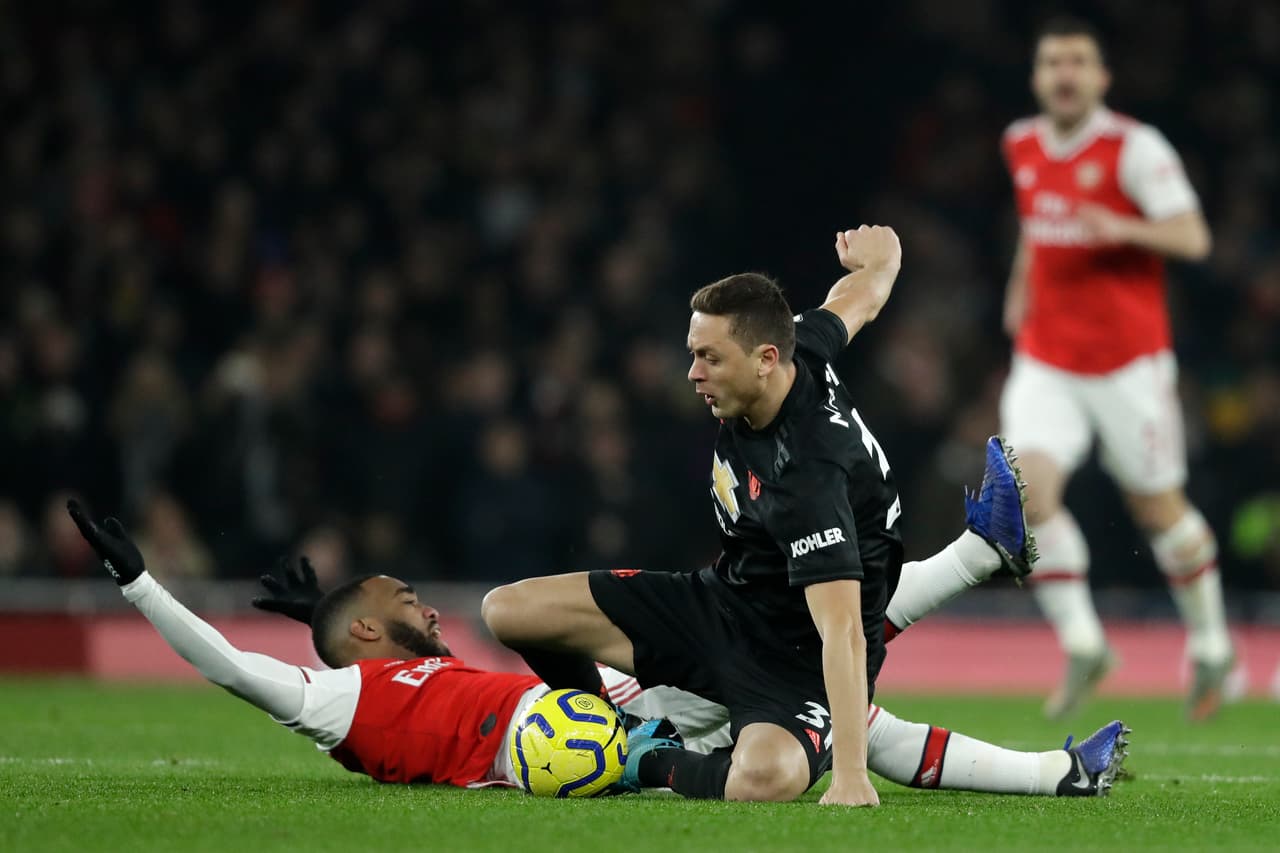 Con goles de Nicolas Pépé y Sokratis, El Arsenal se impone 2-0 al Manchester United.