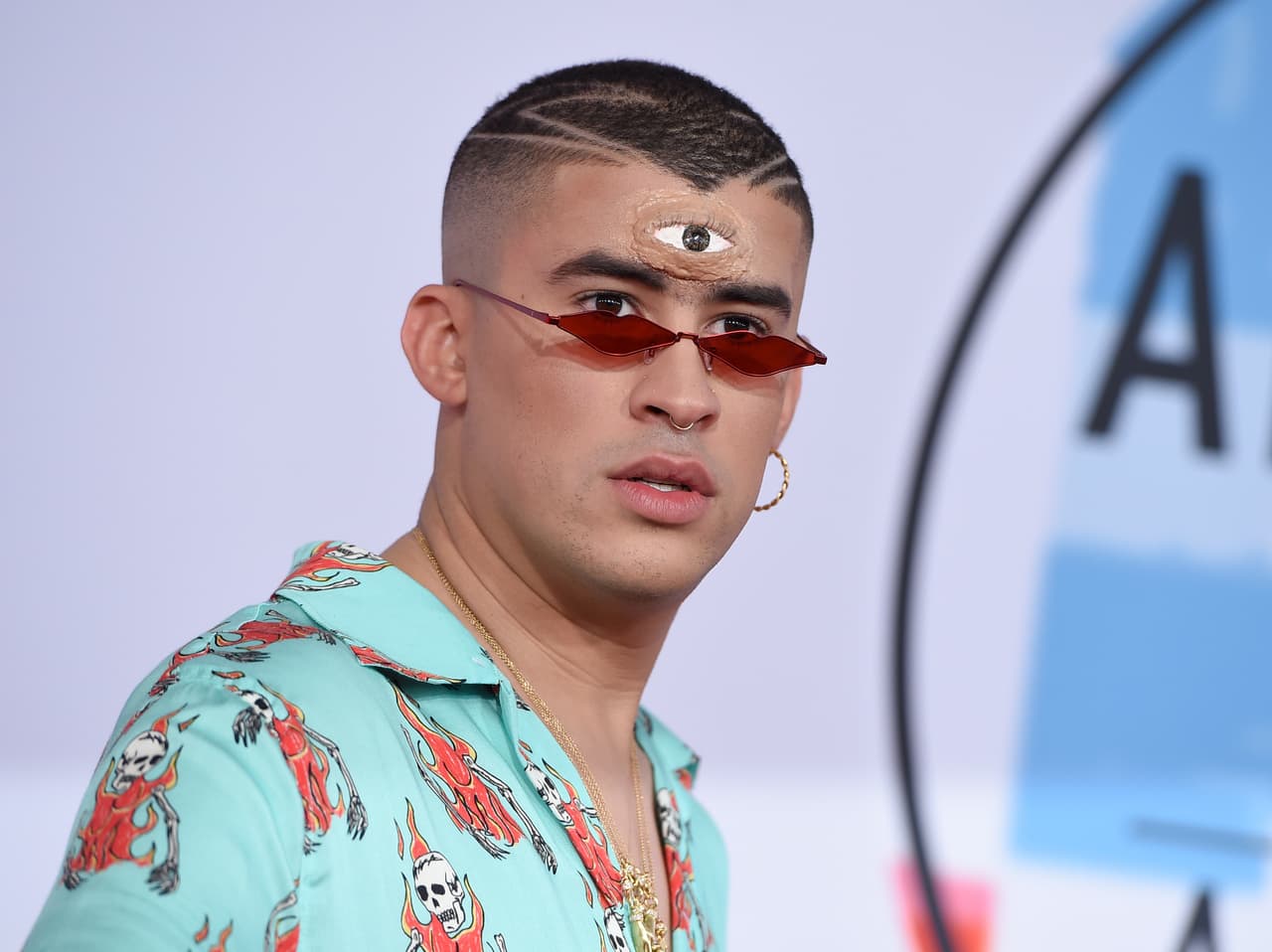Bad Bunny no interpretó su nuevo éxito “Dákiti” con Jhay Cortez, por dar positivo a COVID.