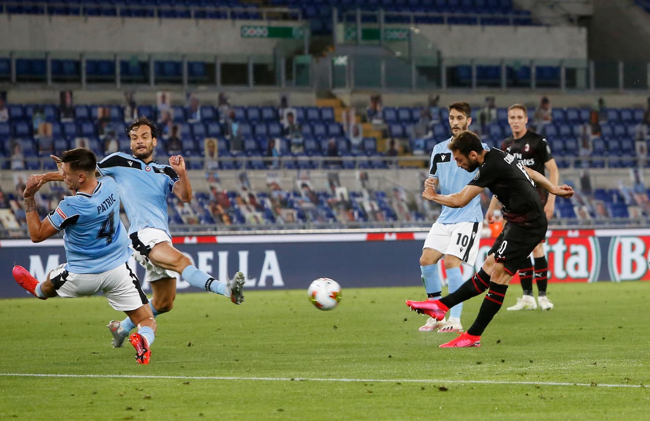 Hakan Calhanoglu adelantó a los visitantes al 22’. Zlatan asistió para que Hakan definiera de pierna derecha.