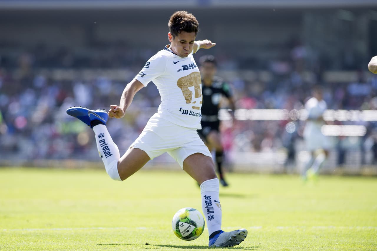 Escamilla permaneció en Pumas, congelado por varios técnicos, hasta que Juan Francisco Palencia comenzó a darle minutos. Actualmente es uno de los titulares en la escuadra Universitaria.