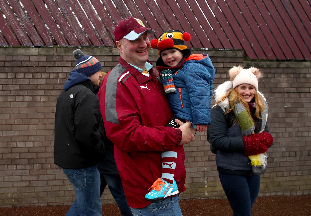 La jornada en la Premier le abrió espacio a los planes familiares de los fanáticos del Burnley, que vivieron como fiesta la visita de un grande.