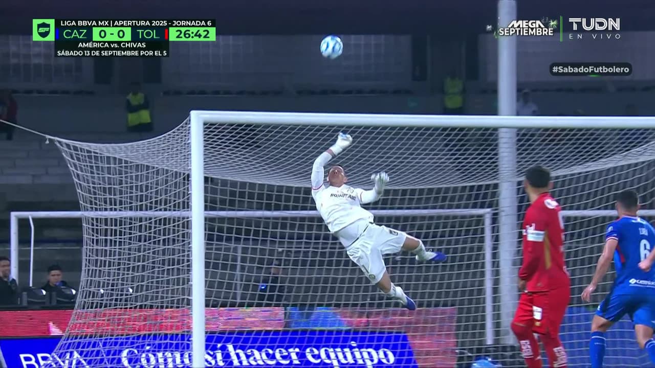 ¡Monumental atajada de Hugo González le niega un golazo a Nacho Rivero!
