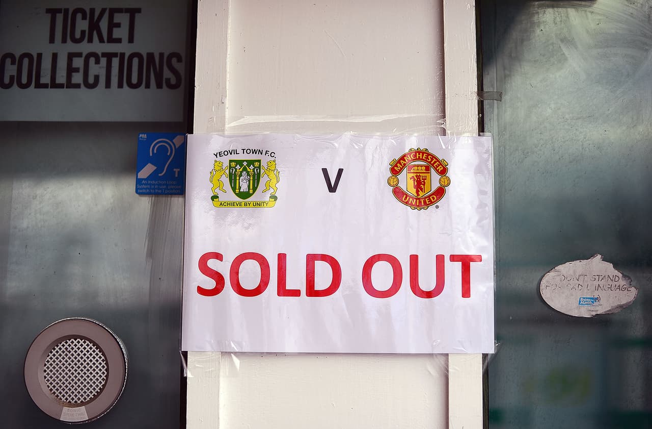 9,200 personas se acercaron al Huish Park Stadium para ver al histórico Manchester United contra el Yeovil Town de la League Two, cuarta división.