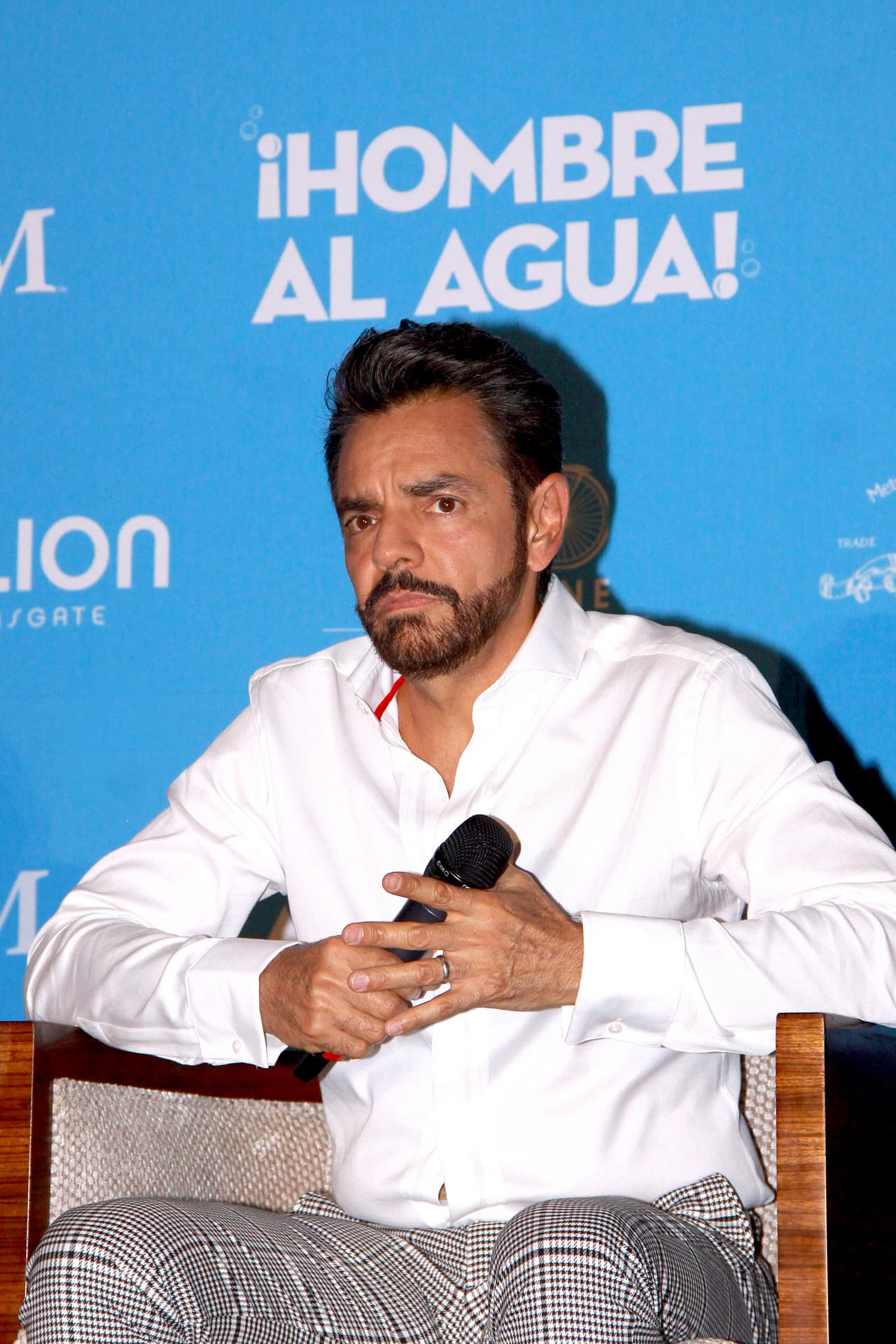 La madrugada de este
<b>11 de abril Eugenio Derbez anunció la muerte de Gus Rodríguez</b>, uno de sus entrañables amigos y compañeros del medio artístico.
<br>