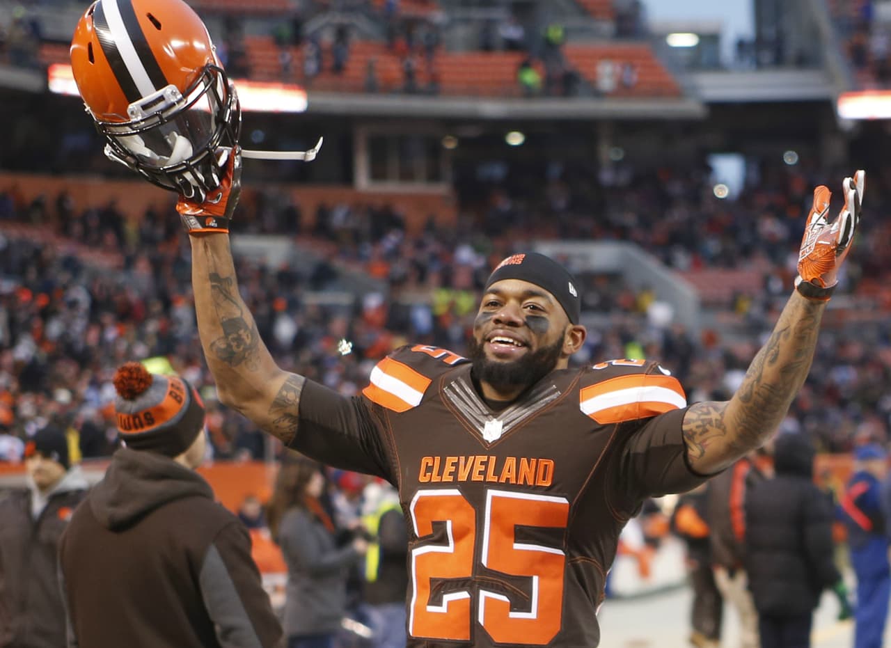 Los Browns por fin ganan en la campaña; derrotaron a San Diego 20-17