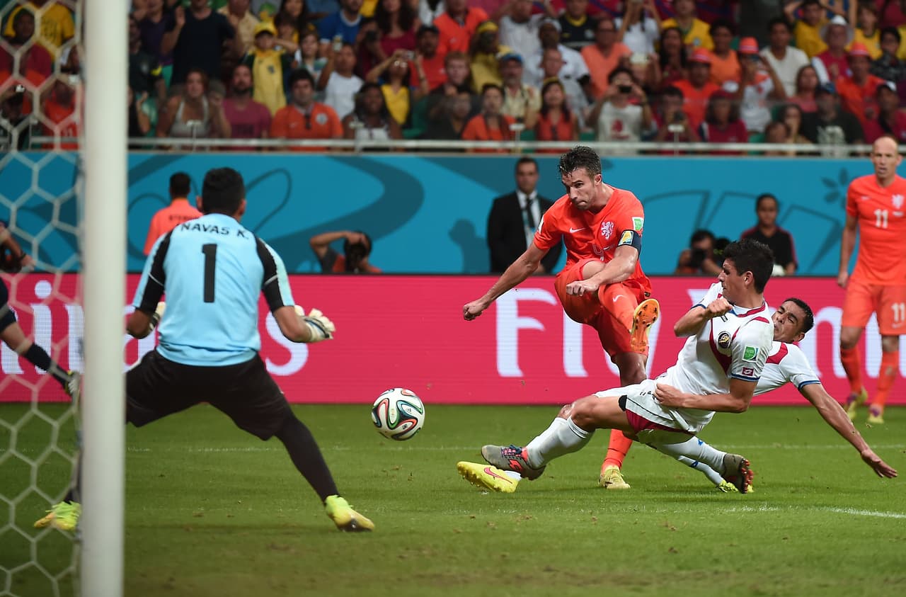 Costa Rica sí llegó al quinto partido y Navas fue figura ante Holanda, aunque en penales no pudo contra Van Persie y compañía.