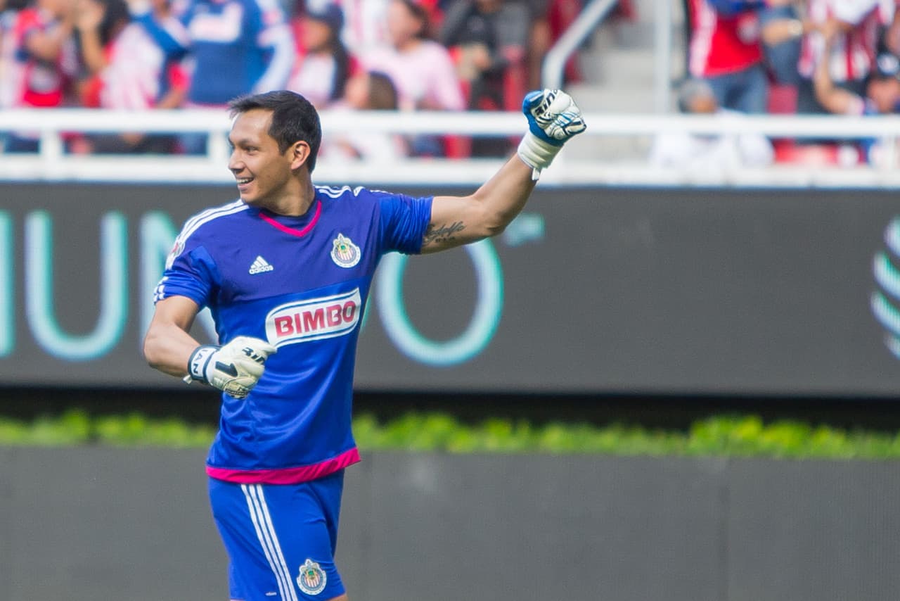 El cancerbero del Guadalajara, Rodolfo Cota, mantuvo su puerta en cero contra Santos, logrando sumar 9 puntos en la fecha 17.