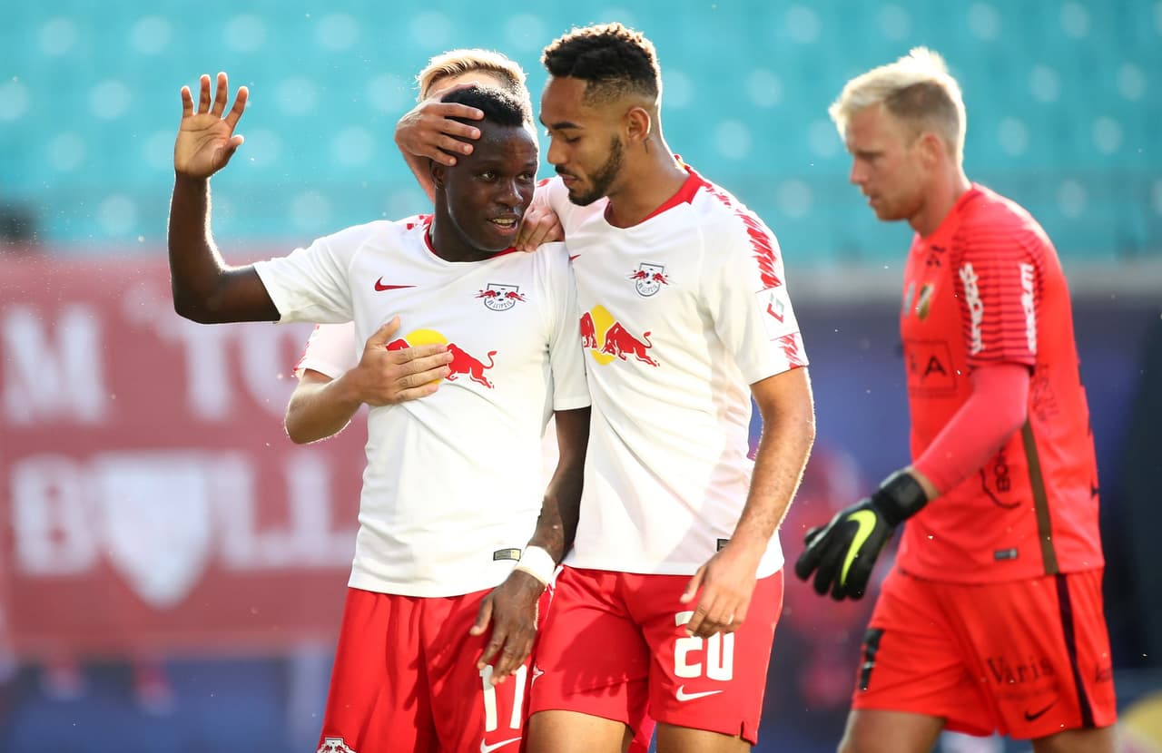 RB Leipzig 4-0 Häcken: los alemanes también consiguieron defender su rótulo de favoritos ante el pequeño club sueco. Bruma, Matheus Cunha, Kevin Kampl y Jean-Kevin Augustin fueron los autores de los tantos.