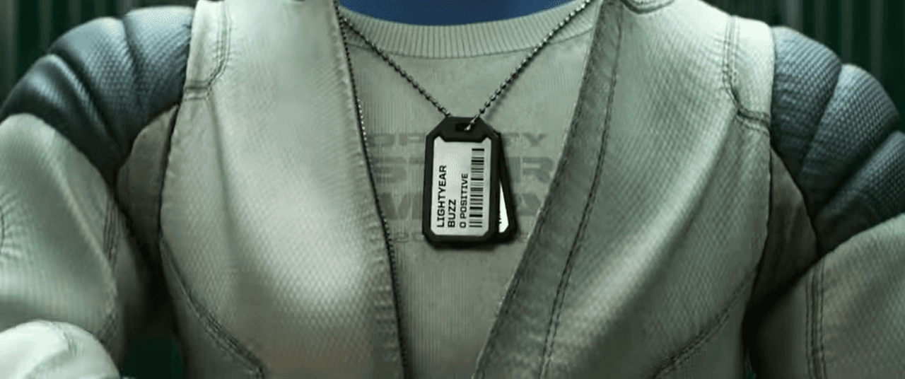 "En el universo de Toy Story, sería como una película que quizás Andy hubiera visto, que le hubiera hecho querer una figura de Buzz Lightyear", dijo el director Angus MacLane.