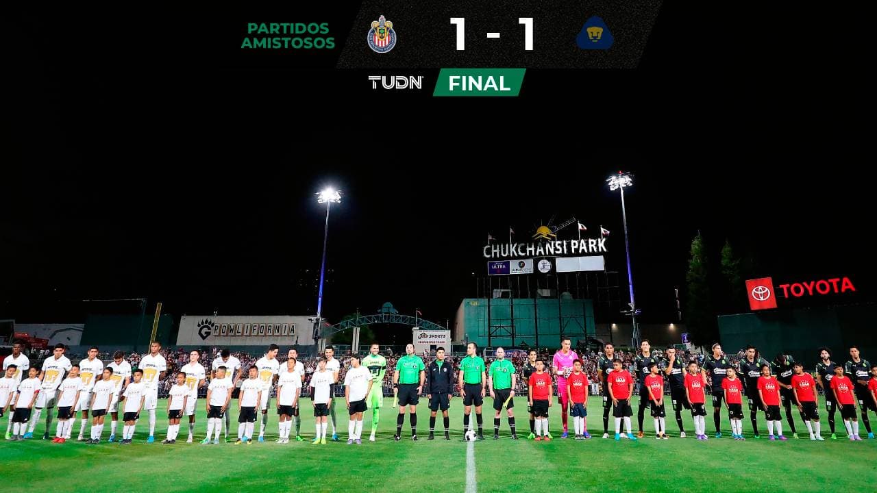 Show de Chivas y Pumas en partido amistoso por la Fecha FIFA